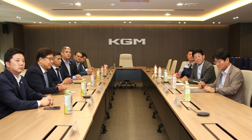 KGM, 파라과이 사절단 평택공장 방...
